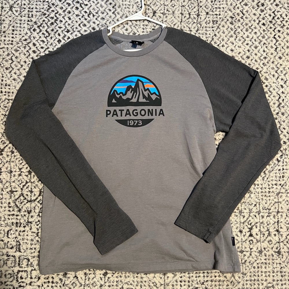 Patagonia Men's Two-Tone Gray Long Sleeve Tee